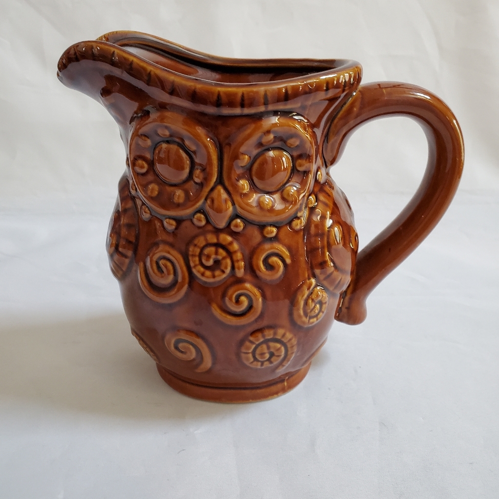 Brown Owl Pitcher